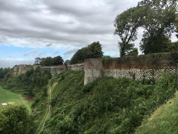 Вилла Au Dela Des Remparts Монтрей-сюр-Мер Экстерьер фото